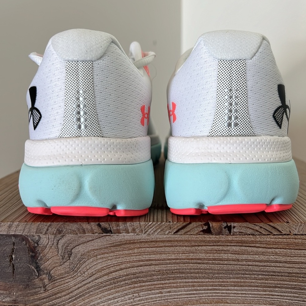 NIB Women's Under Armour HOVR Infinite 4 Running Shoes - Picture 4 of 9